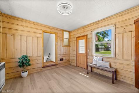 9319 Pinegrove Avenue Parma OH 44129