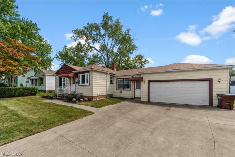 9319 Pinegrove Avenue Parma OH 44129