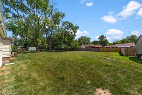 9319 Pinegrove Avenue Parma OH 44129