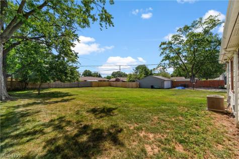9319 Pinegrove Avenue Parma OH 44129