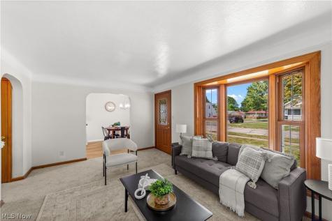 9319 Pinegrove Avenue Parma OH 44129