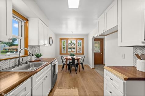 9319 Pinegrove Avenue Parma OH 44129