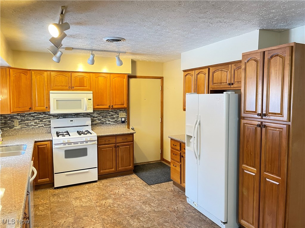 1381 Robb Road Conneaut OH 44030