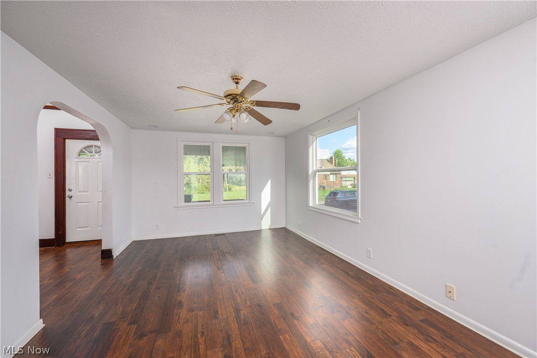 320 Oak Street Uhrichsville OH 44683