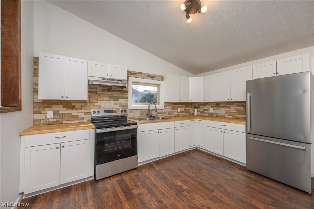 320 Oak Street Uhrichsville OH 44683