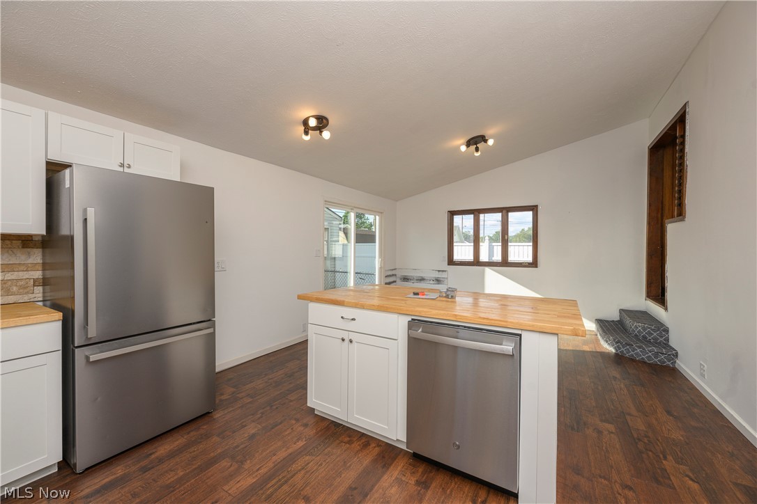 320 Oak Street Uhrichsville OH 44683