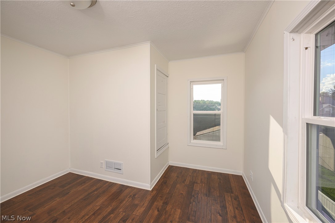 320 Oak Street Uhrichsville OH 44683