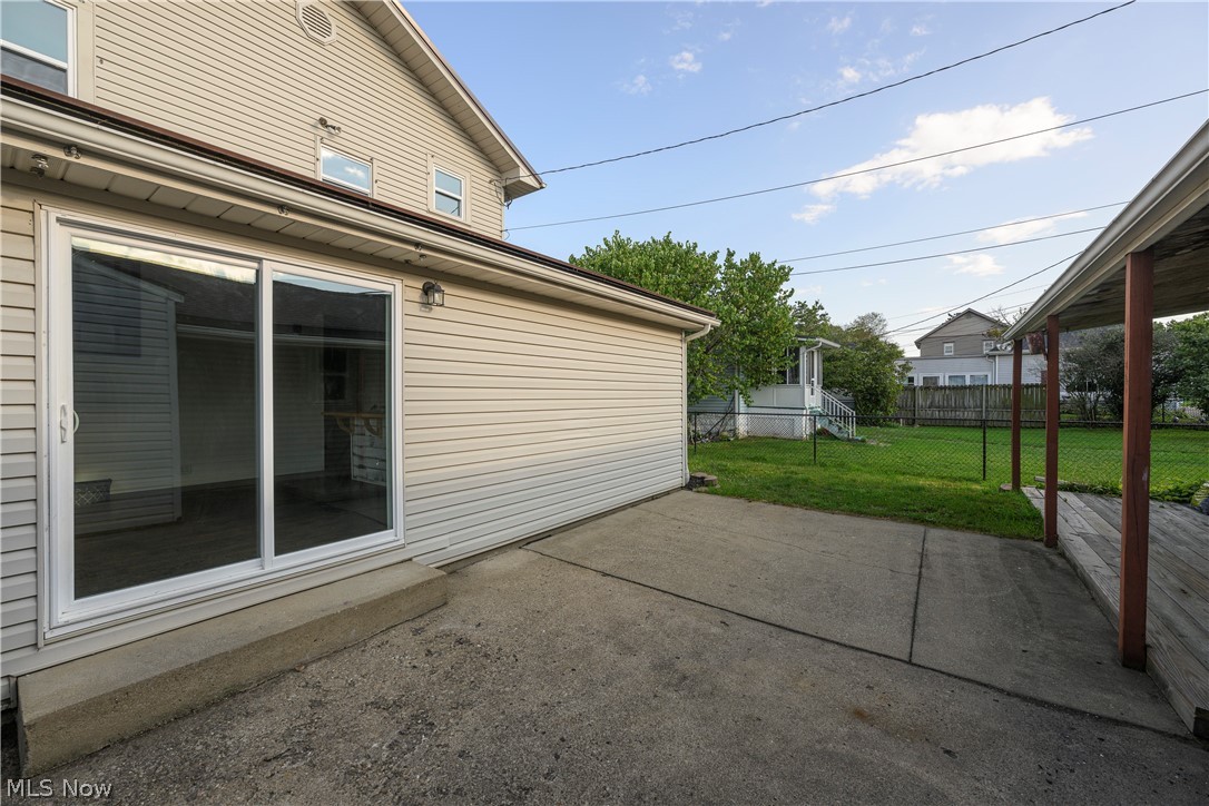 320 Oak Street Uhrichsville OH 44683