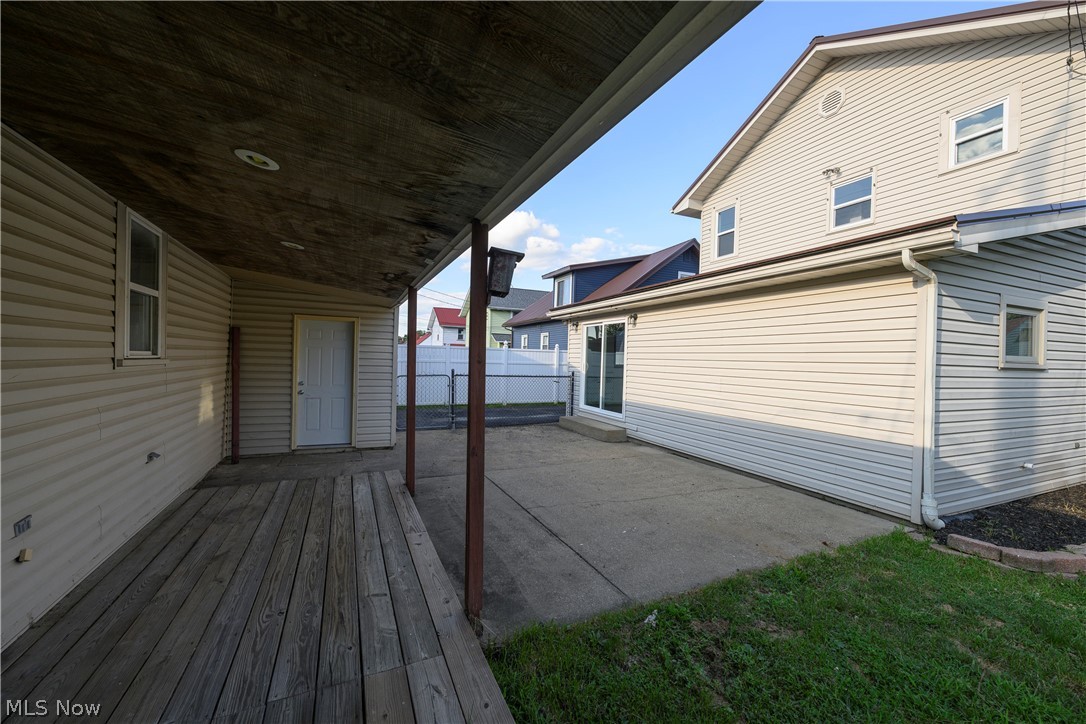 320 Oak Street Uhrichsville OH 44683