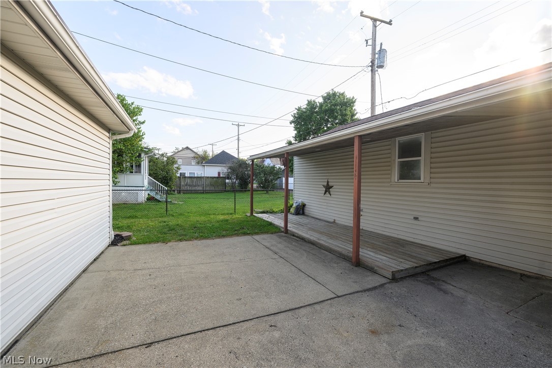 320 Oak Street Uhrichsville OH 44683