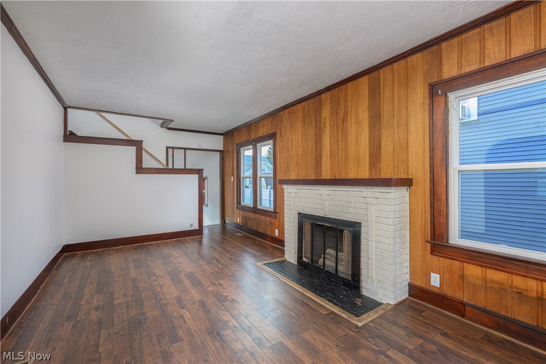 320 Oak Street Uhrichsville OH 44683