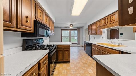 19156 Howe Road Strongsville OH 44136