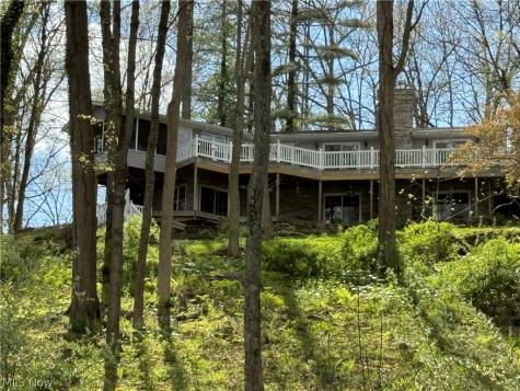 2594 W Buckhorn Drive Millersburg OH 44654