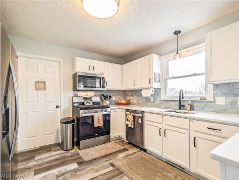 812 Joel Circle Louisville OH 44641