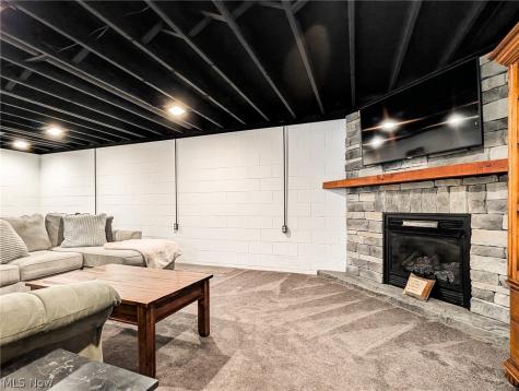 812 Joel Circle Louisville OH 44641