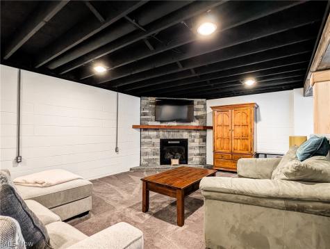 812 Joel Circle Louisville OH 44641