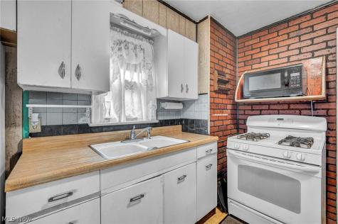 3965 E 177th Street Cleveland OH 44128