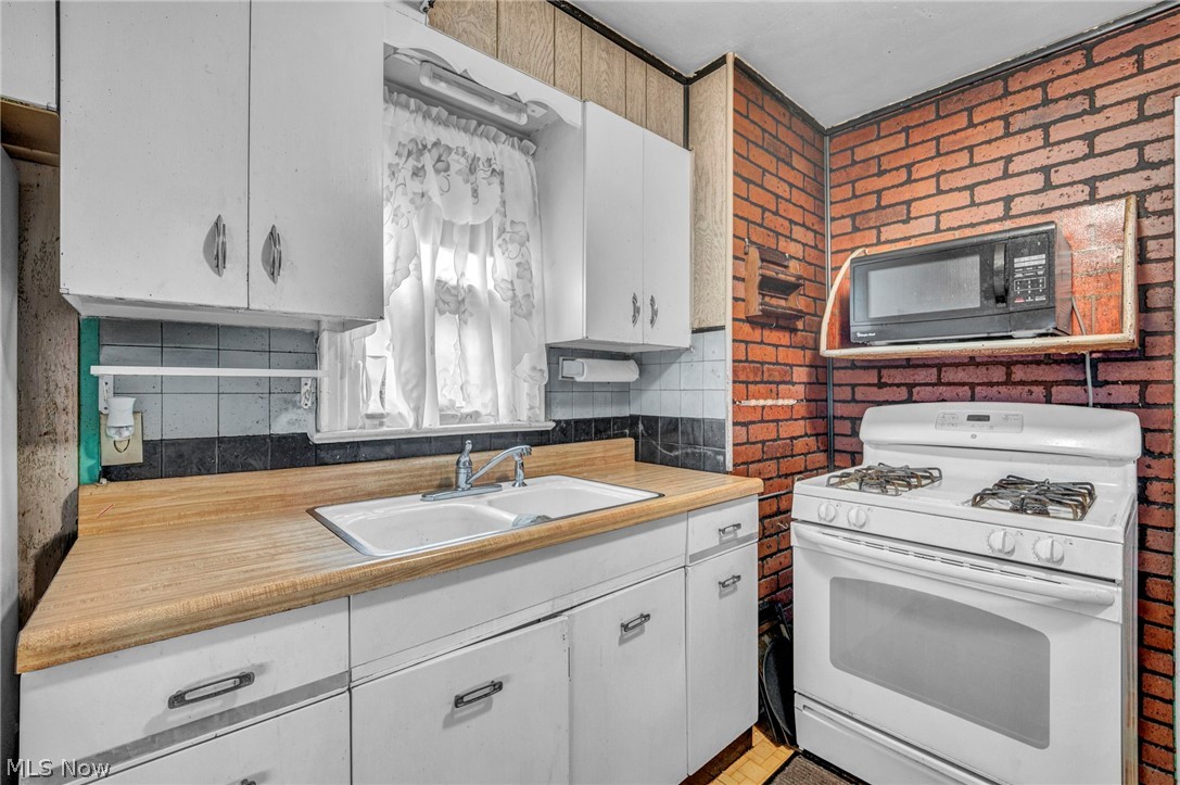 3965 E 177th Street Cleveland OH 44128