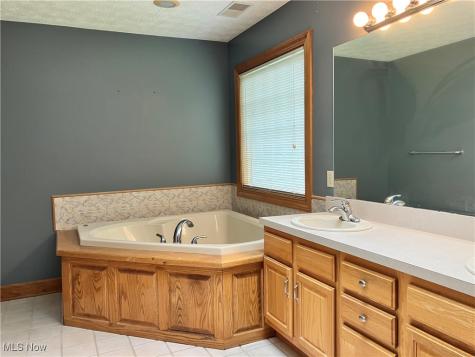 1254 Maxfli Drive Akron OH 44312