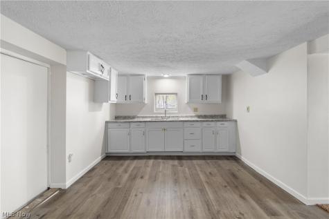 2523 Sherr Avenue SE Canton OH 44707