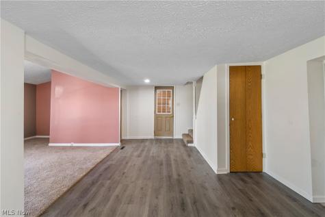 2523 Sherr Avenue SE Canton OH 44707