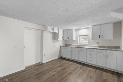 2523 Sherr Avenue SE Canton OH 44707