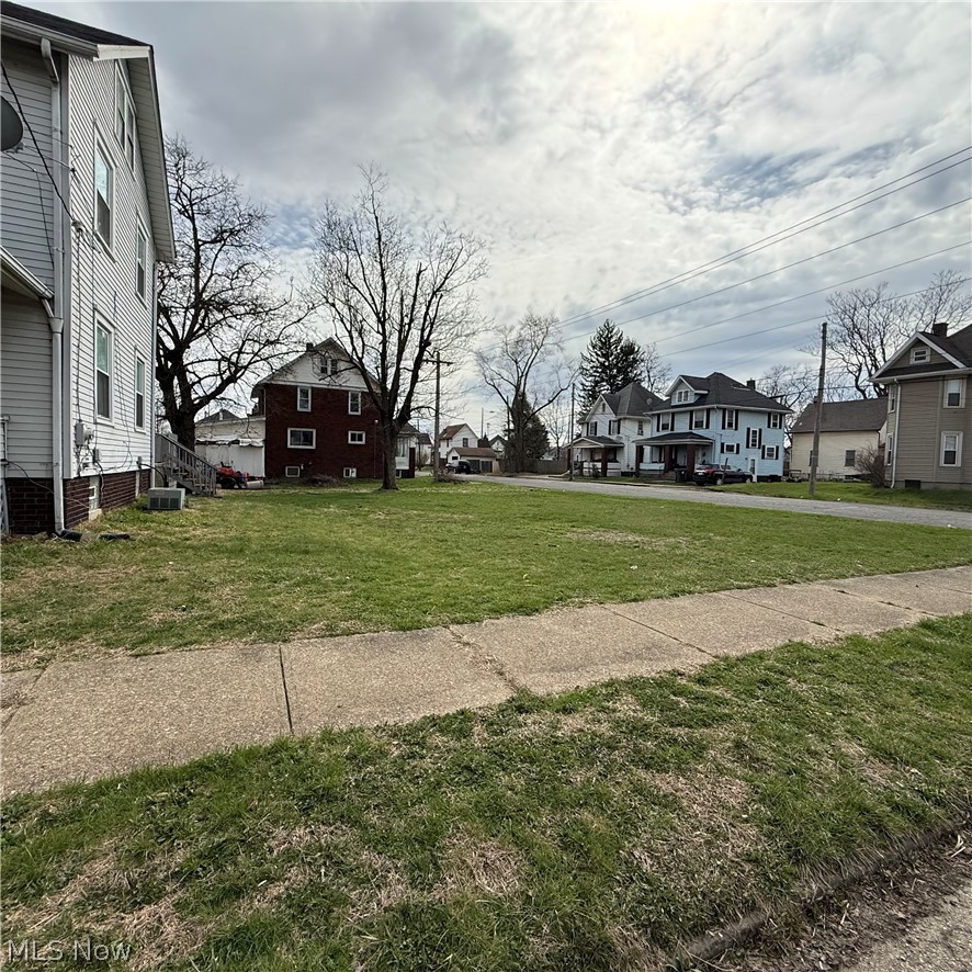 2106 Indiana Way NE Canton OH 44705