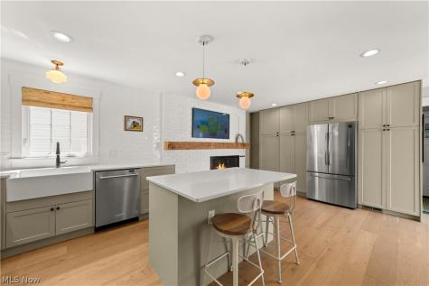 19125 E Shoreland Avenue Rocky River OH 44116