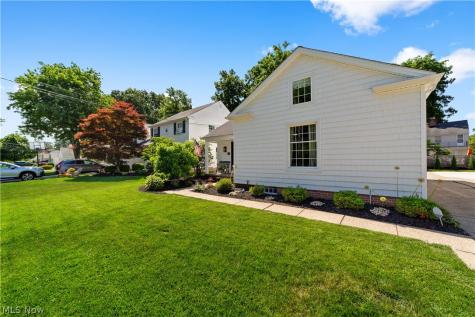 19125 E Shoreland Avenue Rocky River OH 44116