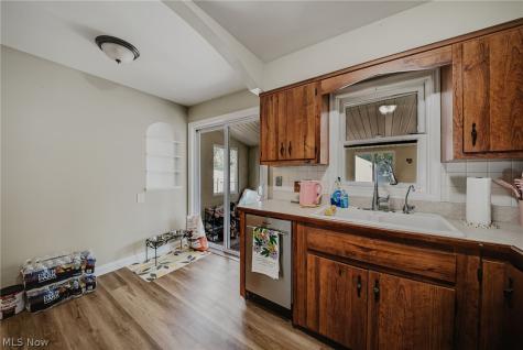 6953 Greenleaf Avenue Parma Heights OH 44130