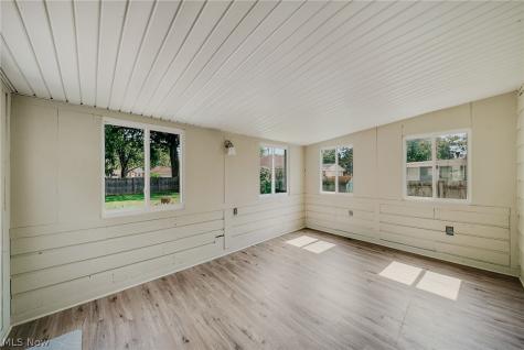 6953 Greenleaf Avenue Parma Heights OH 44130
