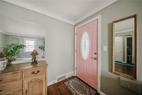 6953 Greenleaf Avenue Parma Heights OH 44130