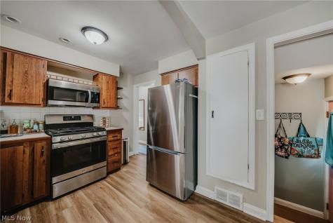 6953 Greenleaf Avenue Parma Heights OH 44130