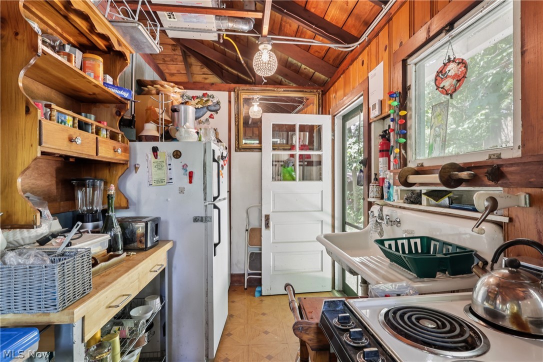 105 Hartzell Road North Benton OH 44449