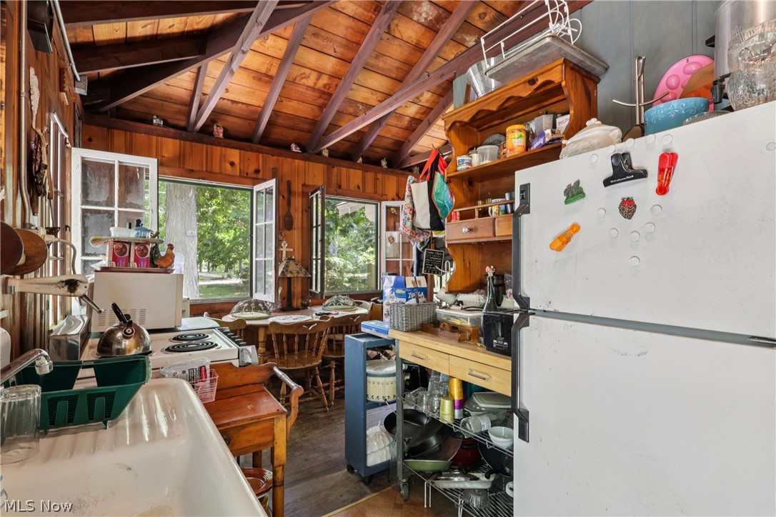 105 Hartzell Road North Benton OH 44449