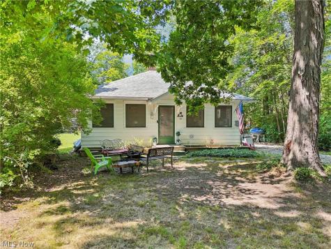 105 Hartzell Road North Benton OH 44449