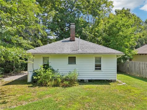 105 Hartzell Road North Benton OH 44449