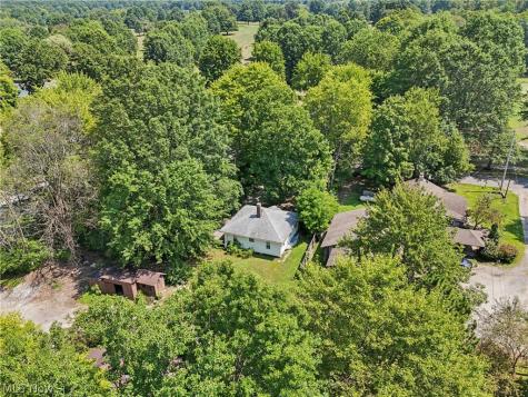 105 Hartzell Road North Benton OH 44449