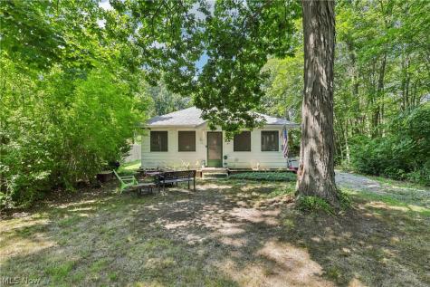 105 Hartzell Road North Benton OH 44449