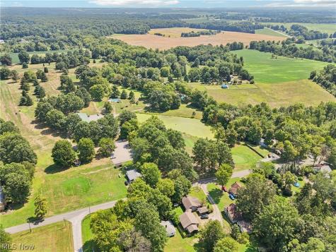 105 Hartzell Road North Benton OH 44449