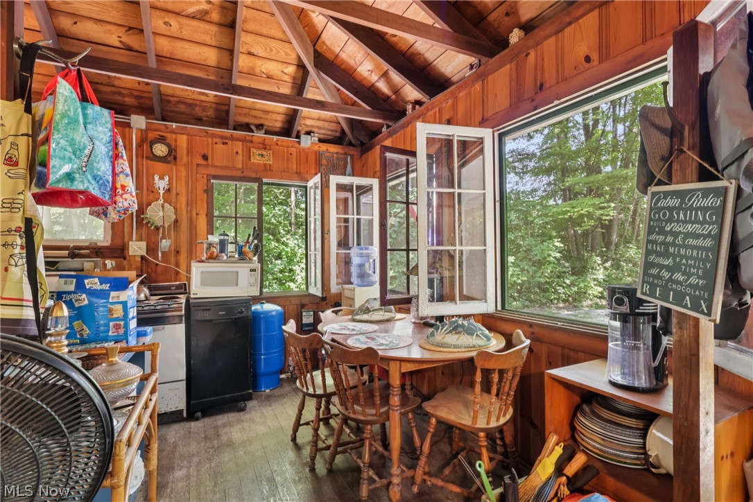 105 Hartzell Road North Benton OH 44449