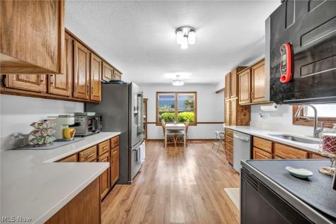 319 Greenwood Court Elyria OH 44035