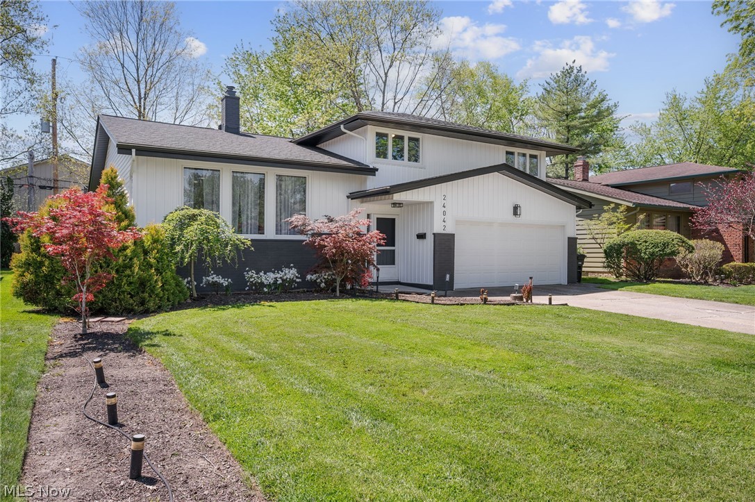 24042 Greenlawn Avenue Beachwood OH 44122