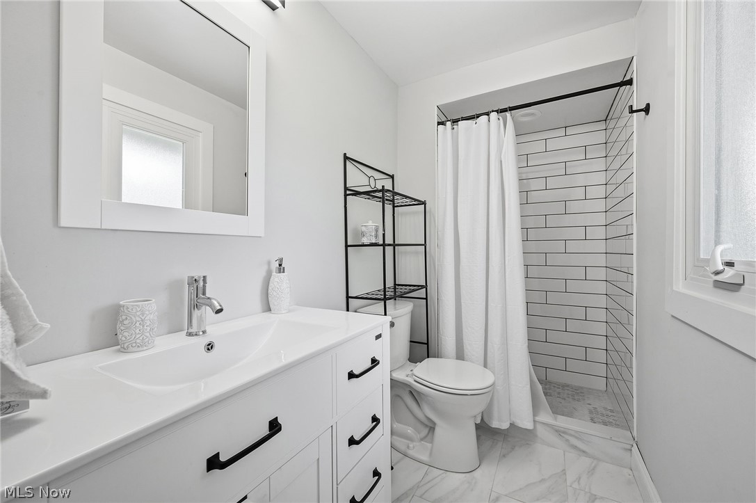 24042 Greenlawn Avenue Beachwood OH 44122
