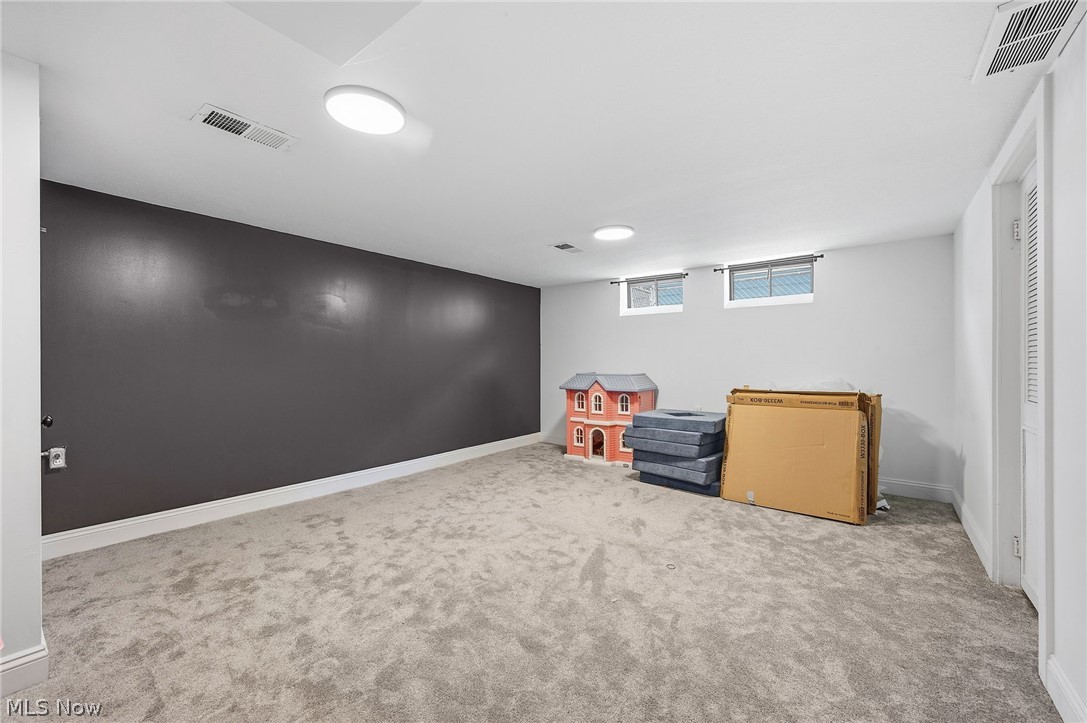24042 Greenlawn Avenue Beachwood OH 44122