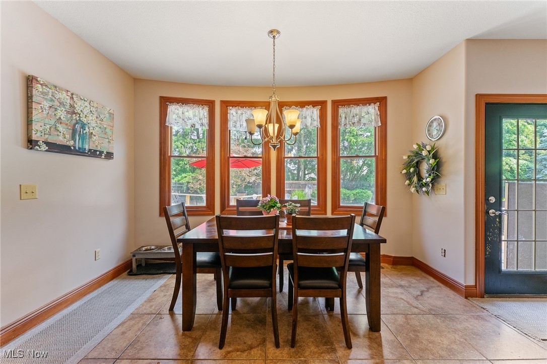 8905 South Street SE Warren OH 44484