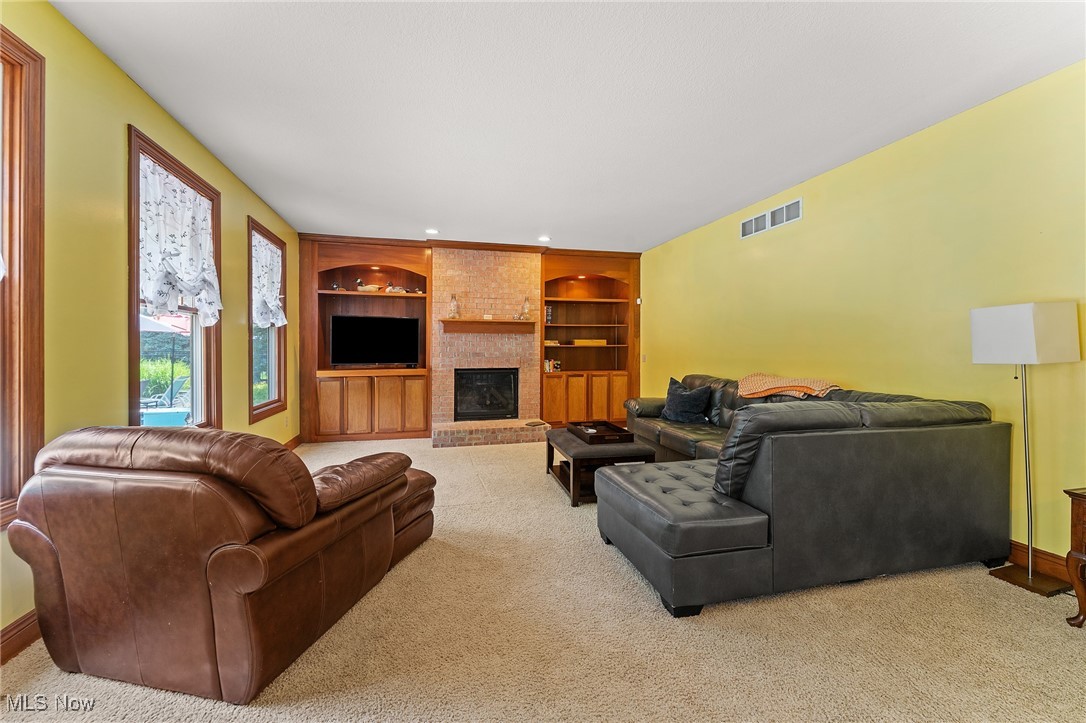 8905 South Street SE Warren OH 44484