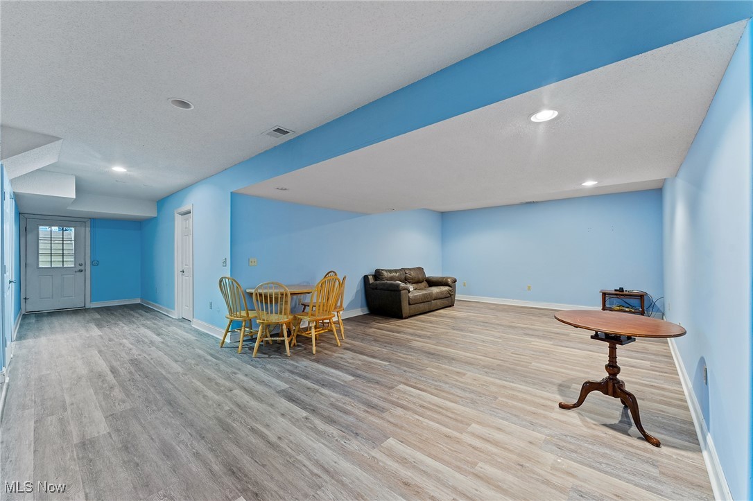 8905 South Street SE Warren OH 44484