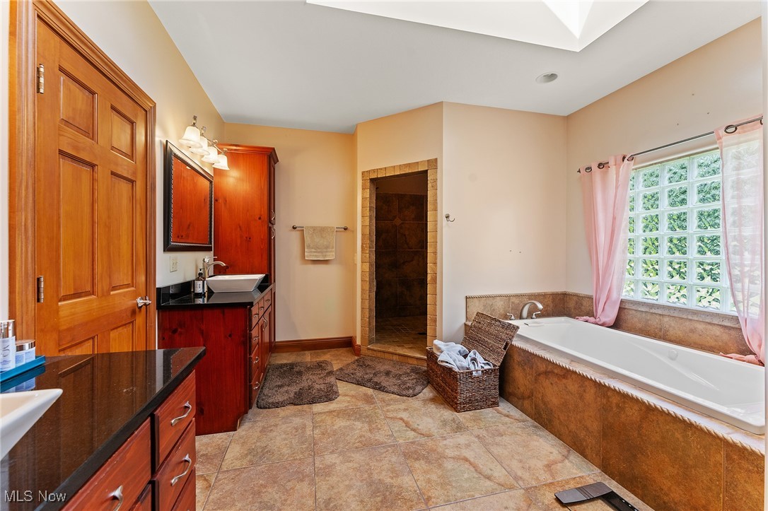 8905 South Street SE Warren OH 44484