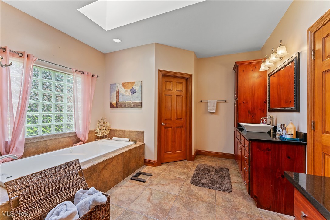 8905 South Street SE Warren OH 44484